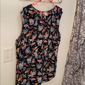 Parrot / flowery top
